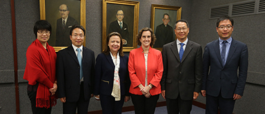 Autoridades del Shanghai Institutes for International Studies se reunieron en nuestra universidad