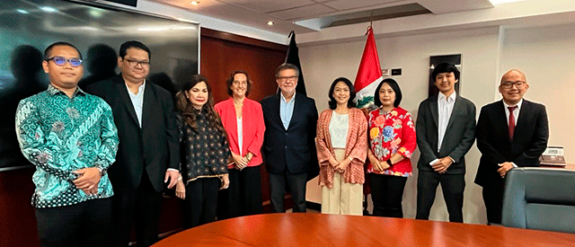 Delegación del Ministerio de Relaciones Exteriores de Indonesia visitan el Centro